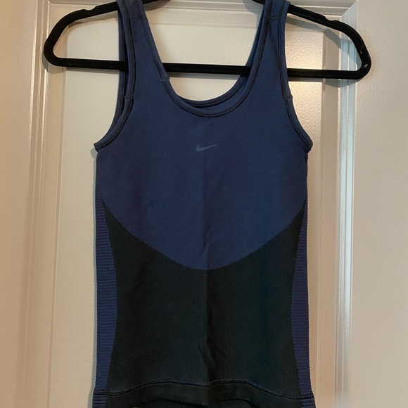 Workout Top - Picture 2 of 2